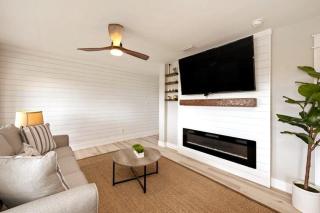 So Fire So Good 3 Comm Pools LakeView Fireplace - Destin - 2