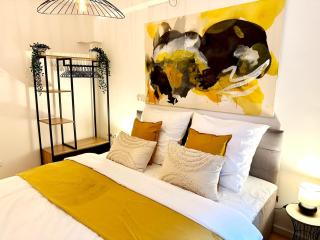 Stylisches 2-Zimmer Ambient Apartment in Alsternähe mit Kingsize-Bett & Schlafsofa - Amburgo - 0