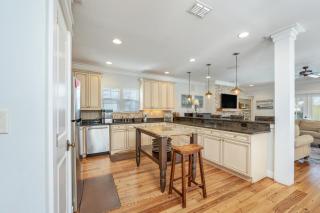 Yellow Pearl Pool heat GolfCart deals Steps2Beach - 7