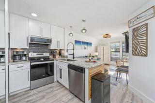Emerald Gem Beach Svc Included - Destin - 2