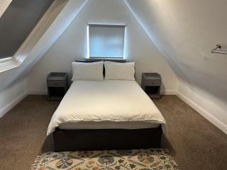 Apartment - Sleeps 4 & Free Parking - 3