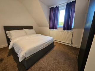 Apartment - Sleeps 4 & Free Parking - 5