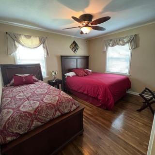 2 Bdrm Home with 3 beds mins from Casino - 5