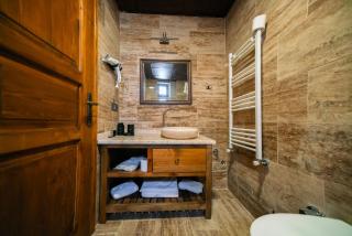 Abra Stone House - 9