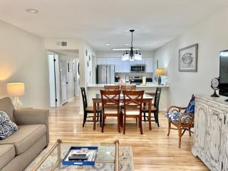 71 Moorings - Perfect for Family Fun and Relaxation! Steps to the Beach,Pool - 4