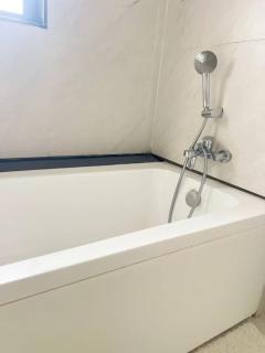 Modern 2-Bedroom Apartment Overlooking City Centre - Nairobi - 3