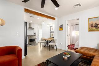 Designer Home with Guest House, Pool, Hot Tub - Tucson - 2