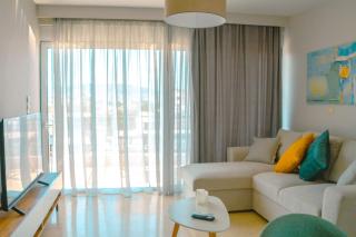 Lis153 by Smart Cozy Suites - Top Floors with Amazing City View - Available 24hr - Atene - 7