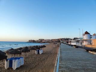 Beachside Bliss 2BR, Balcony, Pool, WiFi, Tennis - Torrevieja - 6