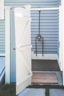 Stay at Lighthouse Beach - Gloucester - 9