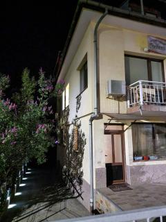Rebeka Guest House - Trjavna - 6