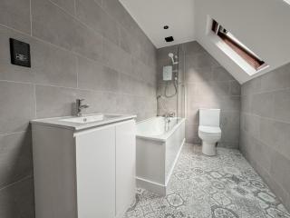 Plush Leeds Bungalow, Free Parking - 3