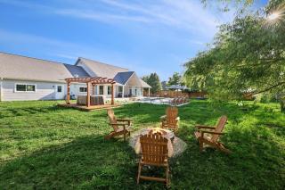 The Perfect Holiday Getaway 5BR 4BA with Pool and Hot Tub - - 5