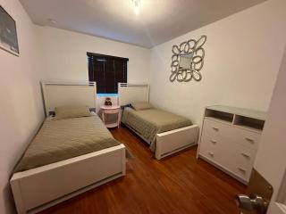 Miami VACATION House Cribkeys - 3