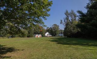 Cozy Lakeside Cottage - 4