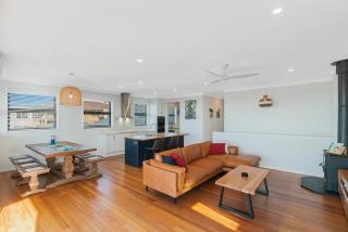 Whalespotter - Ocean & Creek View Home by uHoliday - Kingscliff - 2