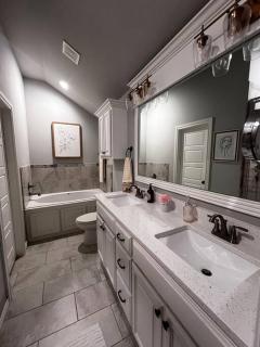 Modern Retreat by Airport - Oklahoma City - 2