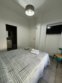 Habitaciones con baño privado zona centro - Salta Capital - 1