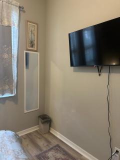 Quiet room in a family home - Lehigh Acres - 2