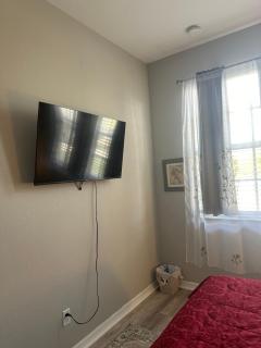 Quiet room in a family home - Lehigh Acres - 2