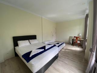 A Spacious Tropical 4 Bedrooms with Bathrooms Villa Marion Tomohon with the view of Gunung Lokon - 9