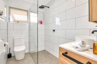 West Beach Hideaway - A Relaxed Coastal Locale - Adelaide - 3