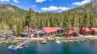 Charming Queen Studio Deluxe w/Balcony #233 at Donner Lake Village - Truckee - 9