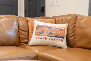Walk to GC Train Depot and Route 66, king beds, game room, BBQ, firepit - Williams - 7