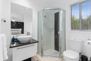 Haven in Grove quiet area, comfort, close to beach and shops - 7