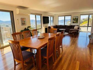 Beautiful Sunny Home with Stunning Hobart Views - Sandy Bay - 4