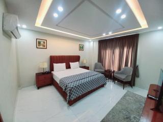 Con Stay Luxury Apartments Bahria Town Lahore - Lahore - 1