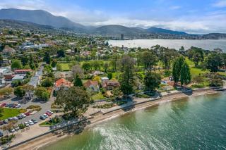 Waterfront Escape - A Family Oasis on Long Beach - Sandy Bay - 5