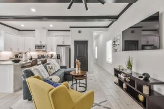 Modern 3-BR: George R. Brown- Downtown-Med. Center - 0