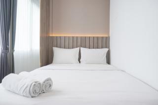 Comfort and Modern Look 2BR at 26th Floor Samara Suites Apartment By Travelio - Jacarta - 7