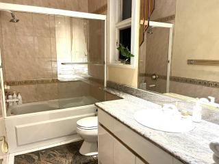 Van Nest near YVR UBC Downtown - 2