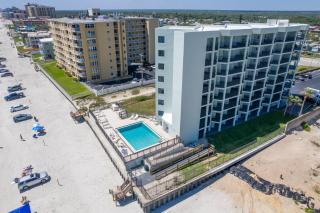 Ocean View with a beachfront pool at Ocean Trillium Condo 504 - New Smyrna Beach - 4