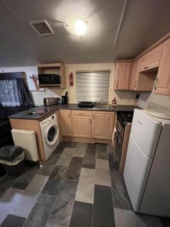 Stunning Caravan At Cherry Tree Holiday Park In Norfolk, Sleeps 8 Ref 70529C - Great Yarmouth - 5