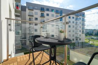 Spacious Apartments with Parking & Balcony in Poznań by Noclegi Renters - 3
