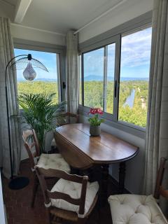 Charmante PETITE MAISON avec vue panoramique, en centre historique, proche d'Avignon, ancienne, rénovée, climatisée, terrasse, parking public gratuit - Villeneuve-lès-Avignon - 6