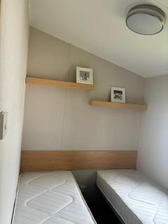 Homely Caravan With Outside Decking Ref 20381Bs - 4