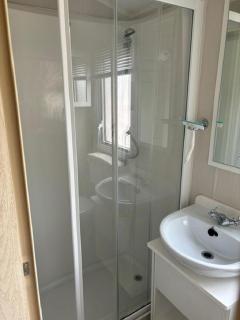 Homely Caravan With Outside Decking Ref 20381Bs - 3