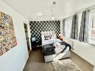 Mannys Apartment - Nice & Cozy 4Bed Flagship Lodge - Sittingbourne - 2