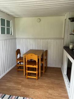 Liten sovstuga nära till sjö - Hillsand - 2