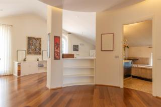 Charming Heritage Apartment - 6