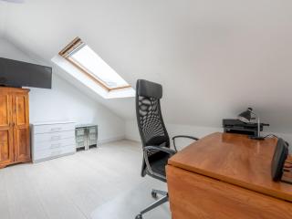 Windrush Court · Stunning Penthouse With River Views Near Erith Stn Pass The Keys - Erith - 1