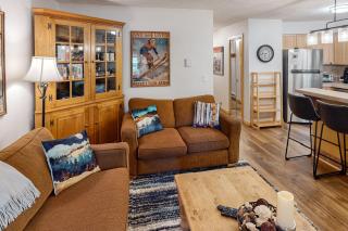 AJs Outpost - Ski-In Condo - Fireplace & Hot Tub - 3