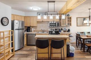 AJs Outpost - Ski-In Condo - Fireplace & Hot Tub - 1