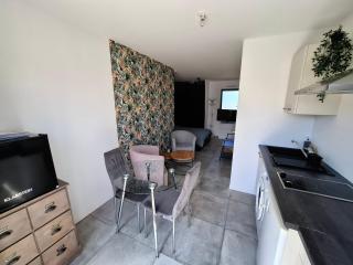 FLEUR DE SEL logement de 21m2 avec prêt vélos, cuisine et sdb privées avec terrasse clôturée de 17m2 - 2