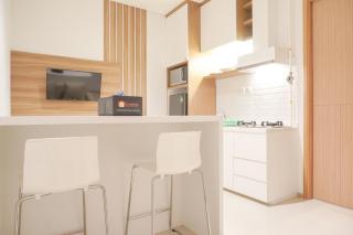 Nice and Comfort 1BR at 25th Floor Samara Suites Apartment By Travelio - 4
