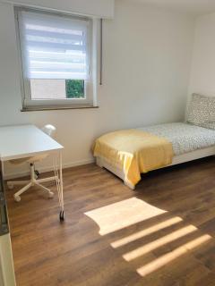 House AVINOLIN - for Business & Family - balcony with nature view, SmartTV, home office, comfort bed, Netflix, flexible Check-in options - Ludwigsburg - 5